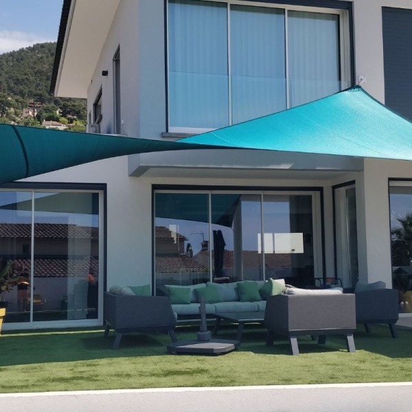 Voile d'ombrage pour jardin et terrasse sur mesure