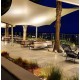 Voile d'ombrage architecturale dans un restaurant