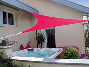 fixer sa voile d'ombrage triangle