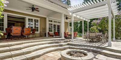 Pergola en bois sur terrasse