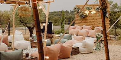 jardin cosy avec poteaux en bois