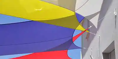 Différentes couleurs de voile d'ombrage