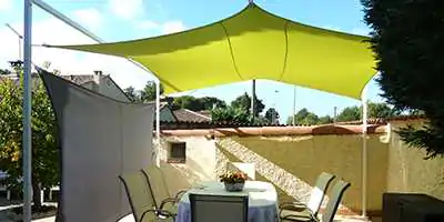 Terrasse extérieure totalement ombragée