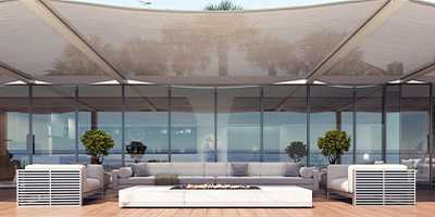 Toiles solaires tendues sur terrasse