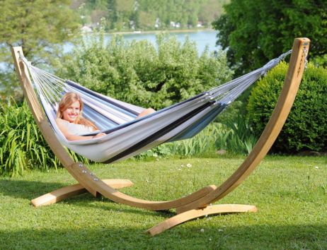 Pour vous aider à vous détendre durant vos week-ends ou pendant les vacances, rien de mieux que nos sets prêt à installer avec hamac et support.