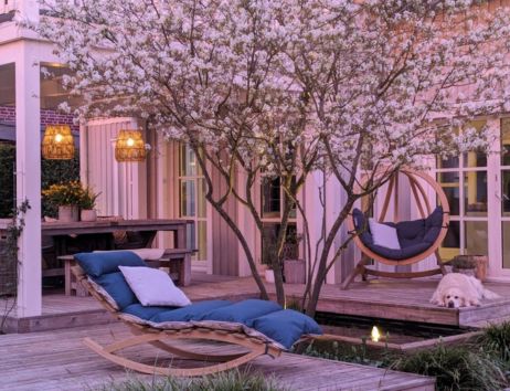 Le Rocking Lounger est une chaise longue idéale pour faire la sieste confortablement.