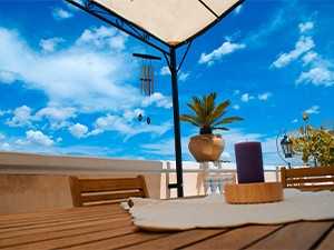 Comment décorer sa terrasse avec une toile pour pergola ?