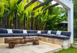 Comment couvrir une pergola en bois ?
