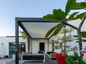 Quels sont les avantages de la pergola adossée à une maison ?