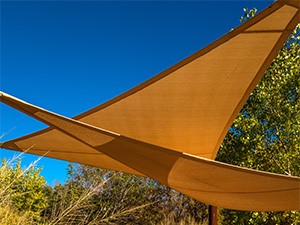 Quelle fixation murale choisir pour sa voile d’ombrage ?