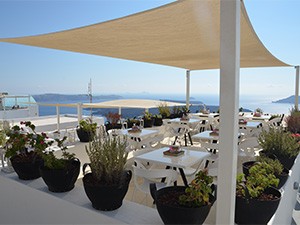Comment une voile d’ombrage rectangulaire peut-elle protéger votre terrasse ou jardin du soleil et des intempéries ?