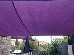 Les voiles d'ombrage réversibles : Doublez votre style et votre confort en un clin d'œil
