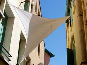 Les 4 avantages de la voile d'ombrage triangulaire 4x4x4m
