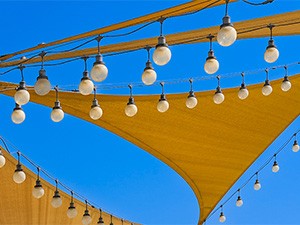 Comment choisir la voile d’ombrage idéale pour votre terrasse ou jardin ?