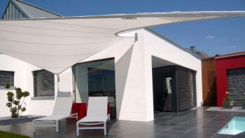 Voile trapèze blanche