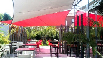 Voile d'ombrage terrasse de restaurant