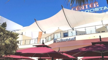 Voile d'ombrage architecturale restaurant centre commercial