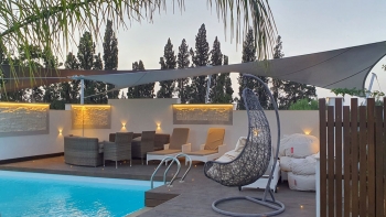 Voile d'ombrage en bord de piscine Voile d'ombrage en bord de piscine