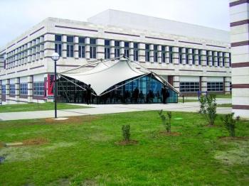 Modèle 3D d'une architecture textile en devanture de magasin