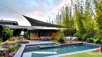 Voile triangulaire taupe