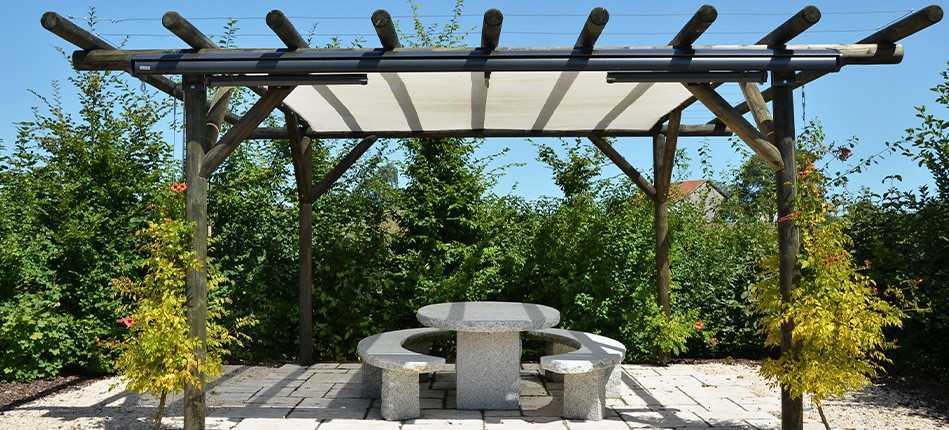 Quels sont les atouts de la toile imperméable pour pergola ?