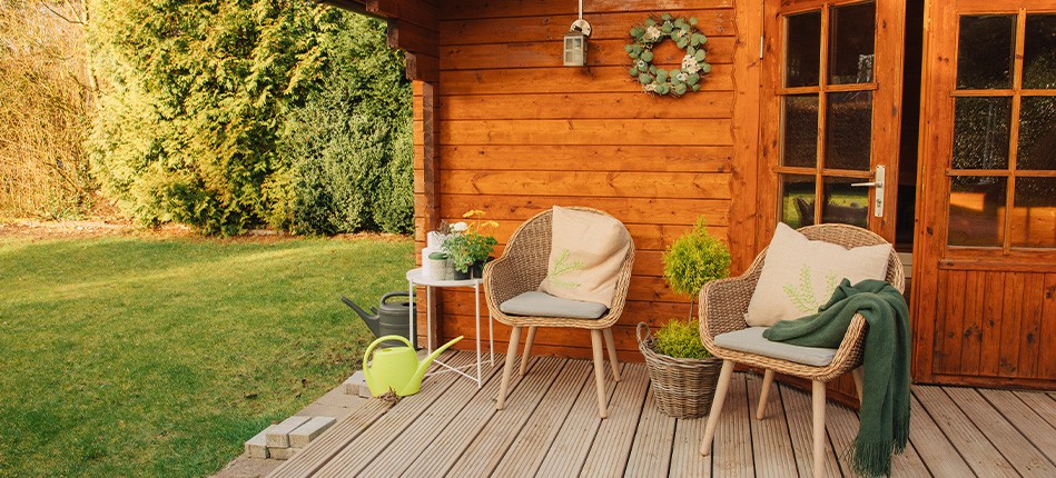 Comment fixer un poteau en bois au sol